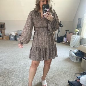 Boutiques dress never been worn! Brown & white, super flattering waist.